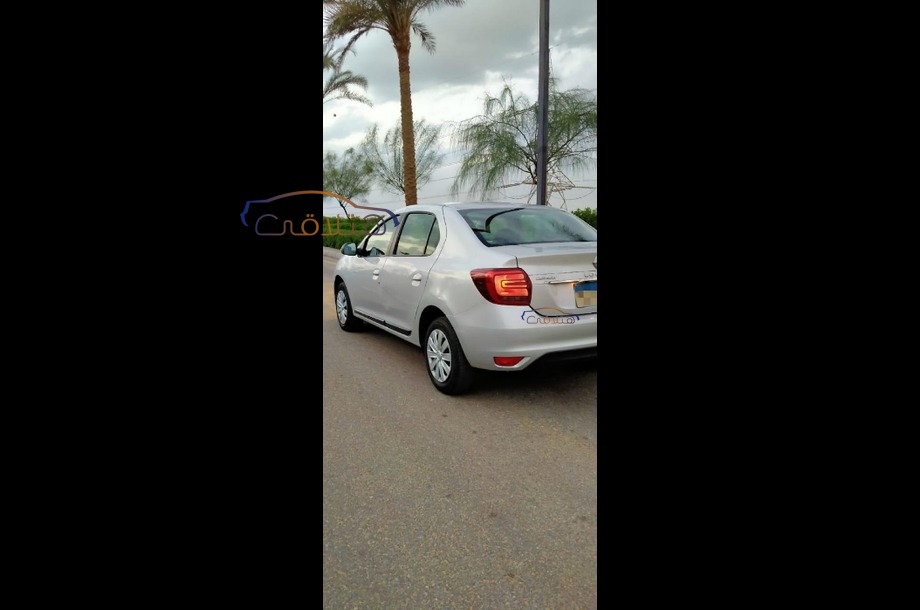 Logan Renault فضي