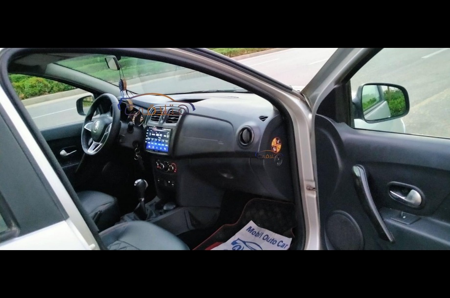 Logan Renault فضي