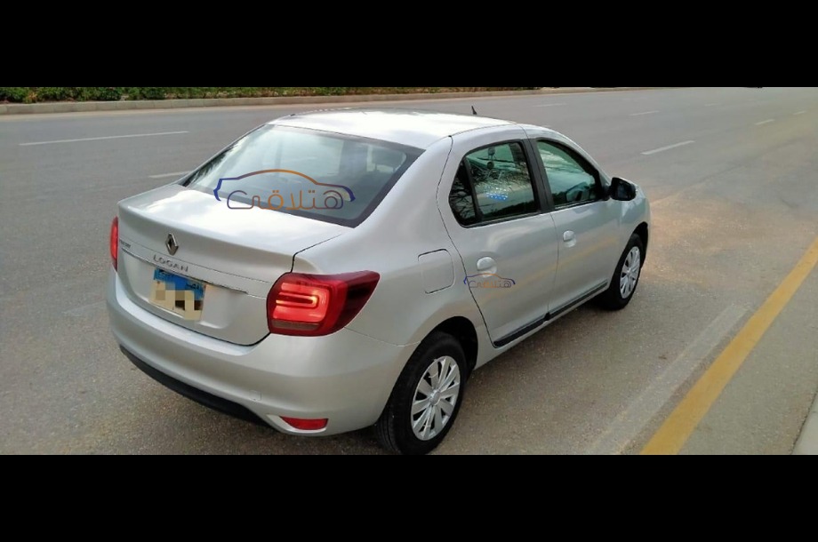 Logan Renault فضي