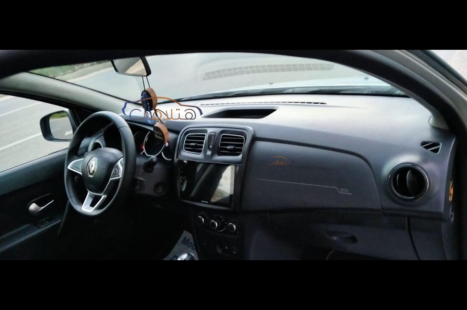 Logan Renault فضي