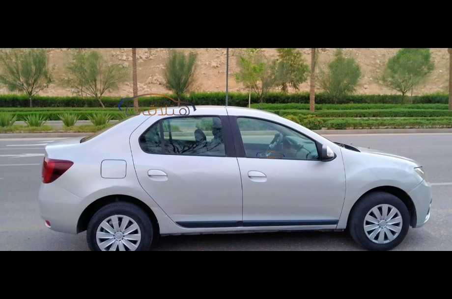 Logan Renault فضي