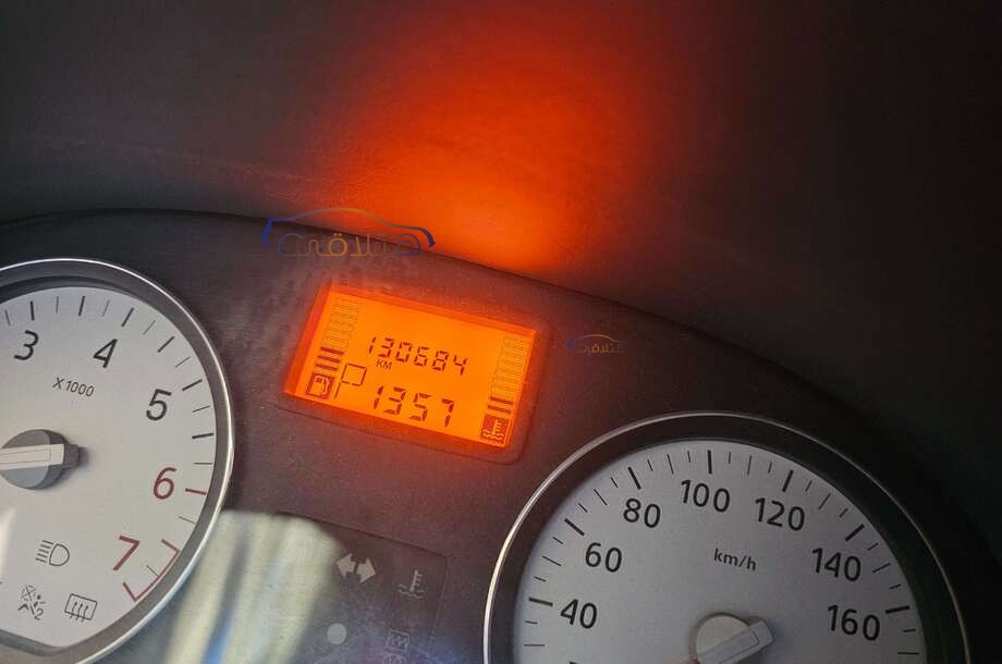 Sandero Renault فضي