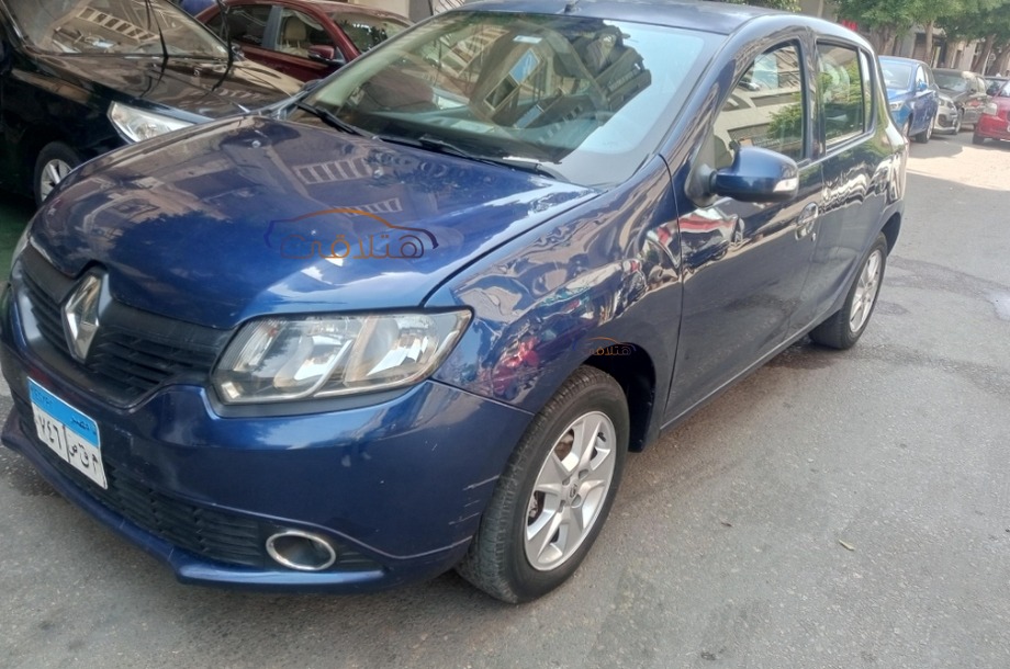 Sandero Renault أزرق