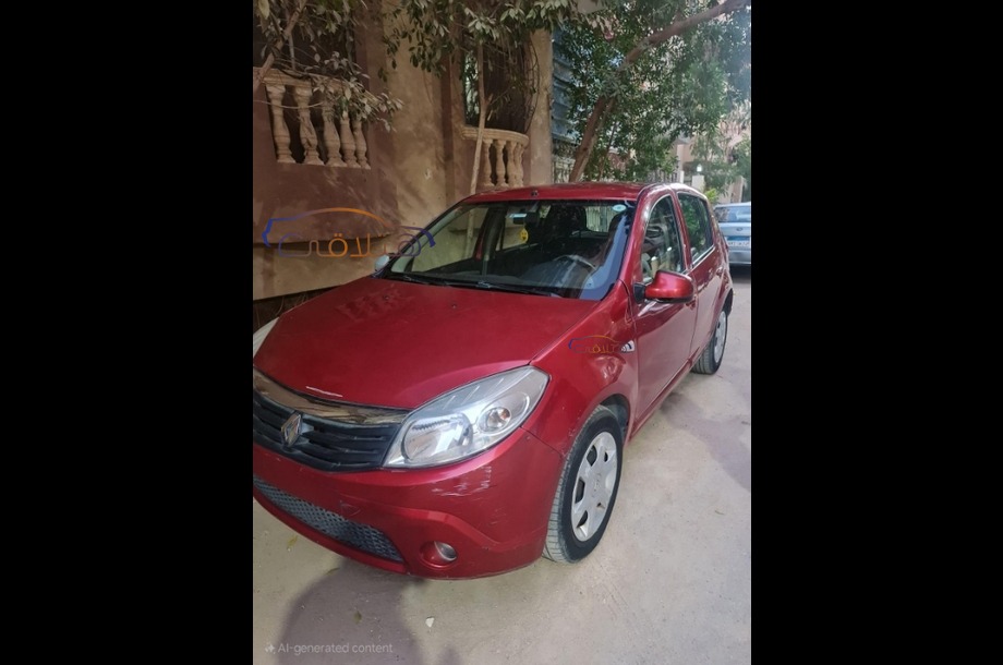 Sandero Renault احمر