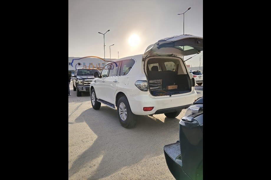 Patrol Nissan أبيض