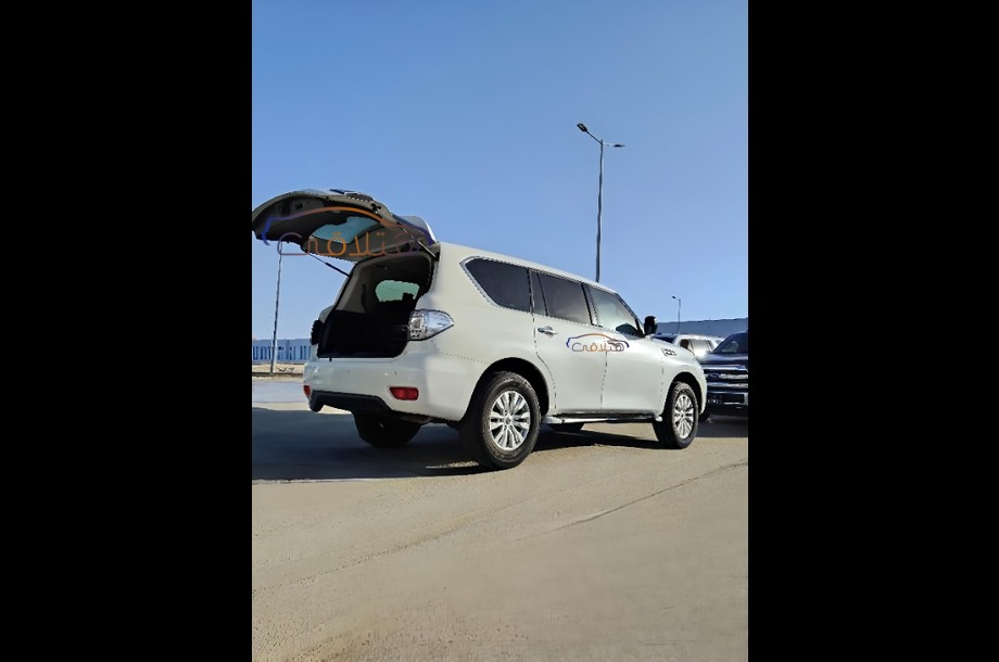 Patrol Nissan أبيض