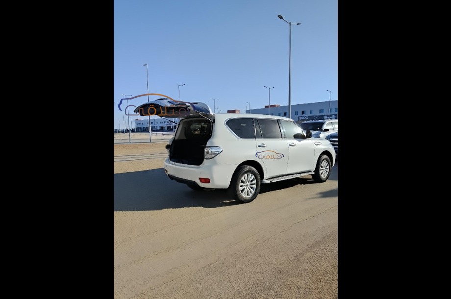 Patrol Nissan أبيض