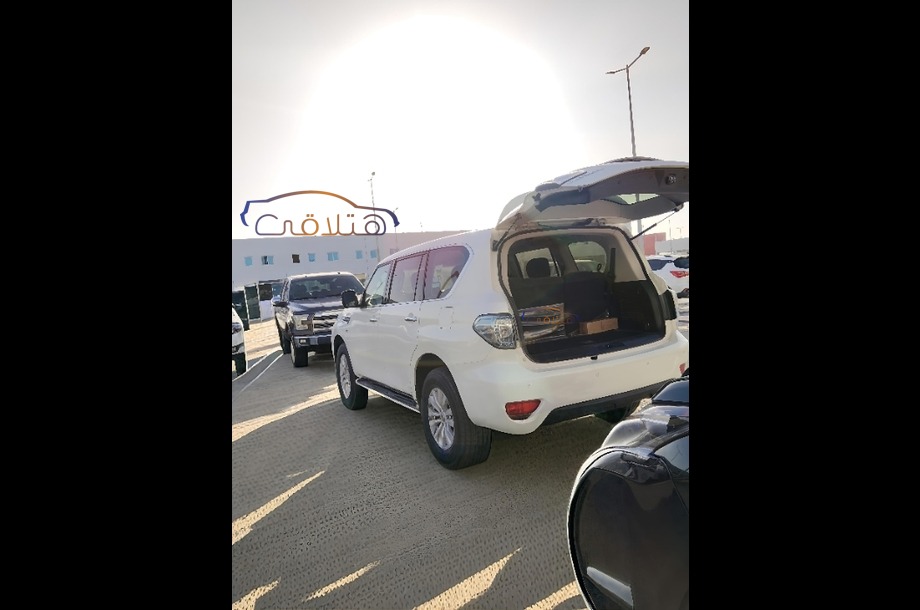 Patrol Nissan أبيض