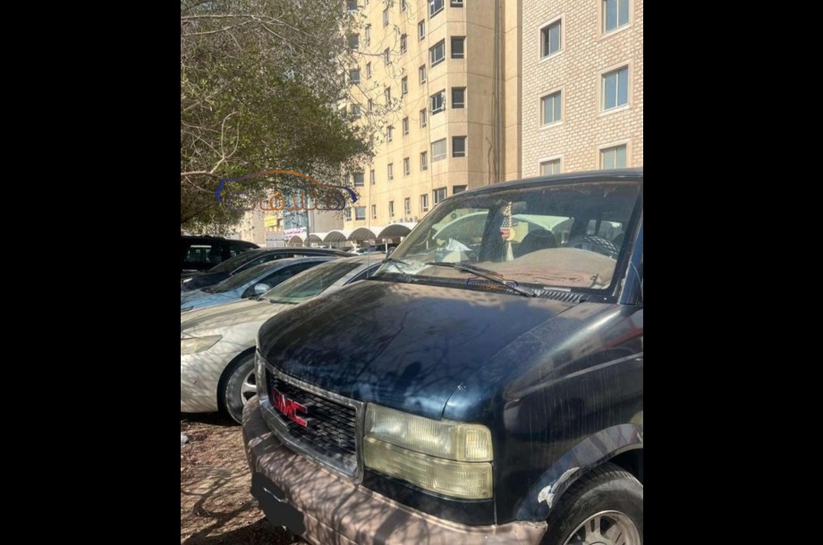 Suburban Gmc أزرق