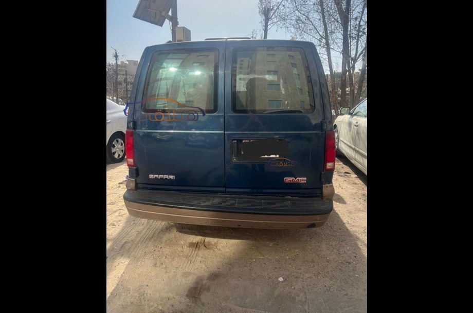 Suburban Gmc أزرق