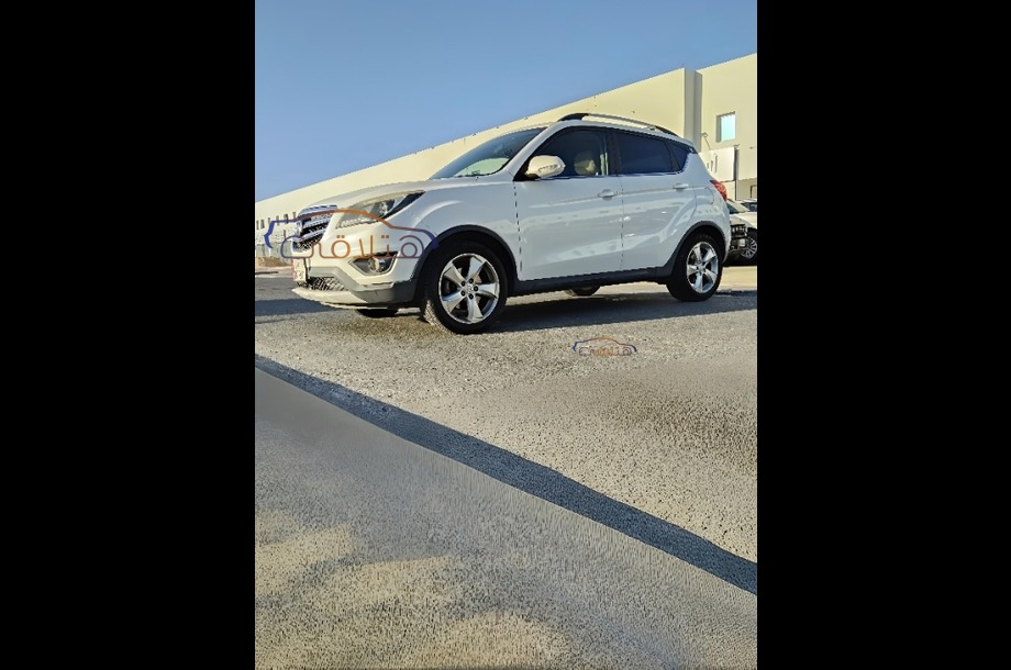 CS 35 Changan أبيض