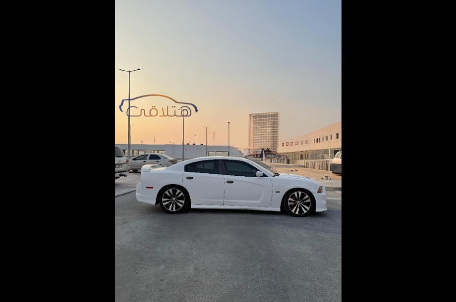 Charger Dodge أبيض