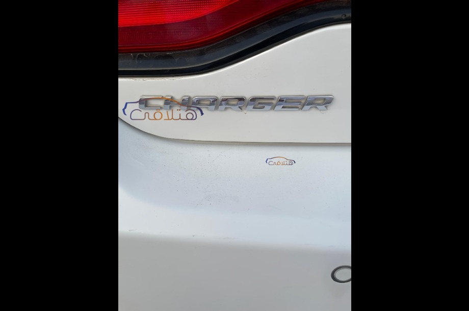 Charger Dodge أبيض