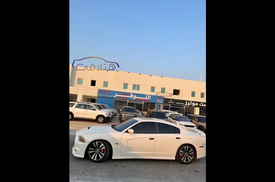 Charger Dodge أبيض