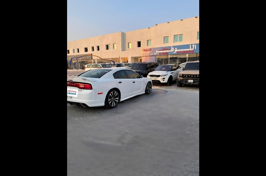 Charger Dodge أبيض