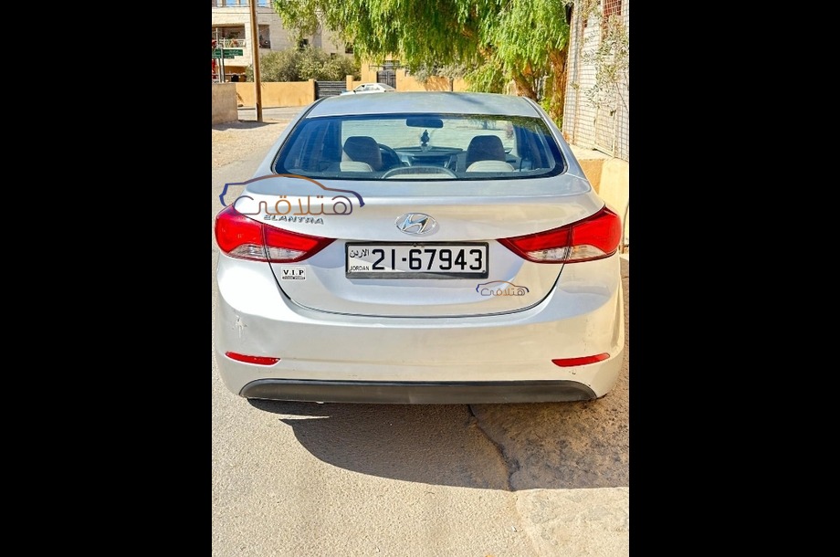 Elantra Coupe Hyundai فضي