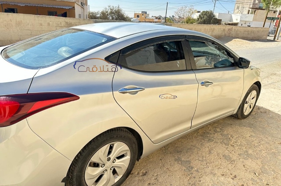 Elantra Coupe Hyundai فضي