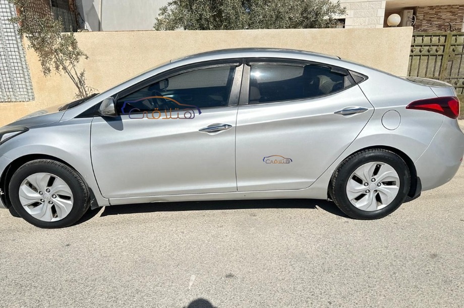 Elantra Coupe Hyundai فضي