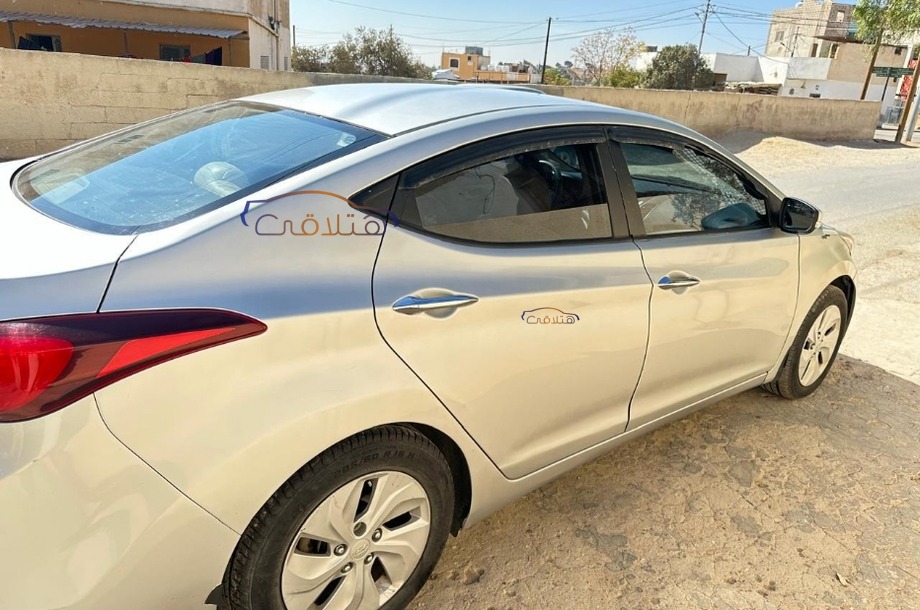 Elantra Coupe Hyundai فضي