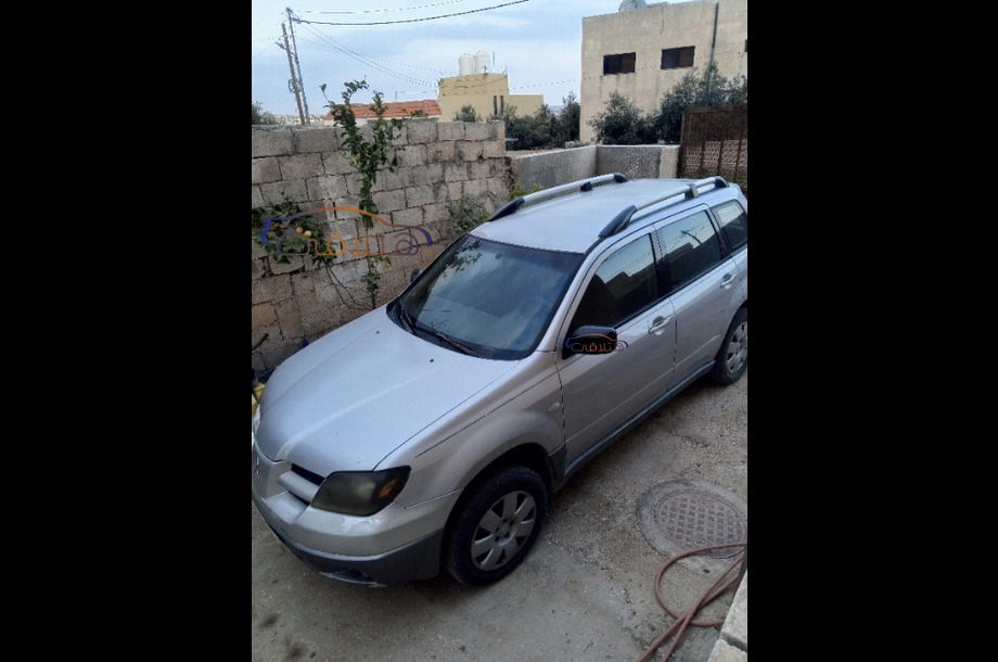 Outlander Mitsubishi فضي