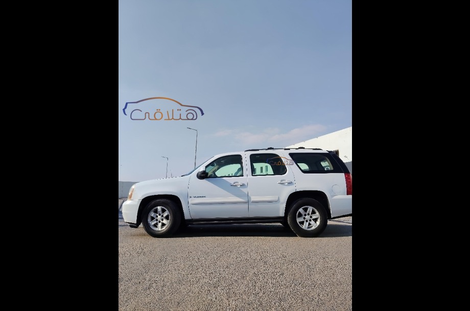 Yukon Gmc أبيض