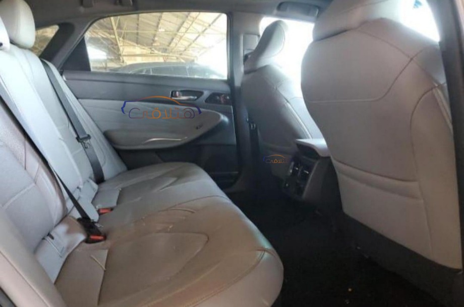 Avalon Toyota أبيض