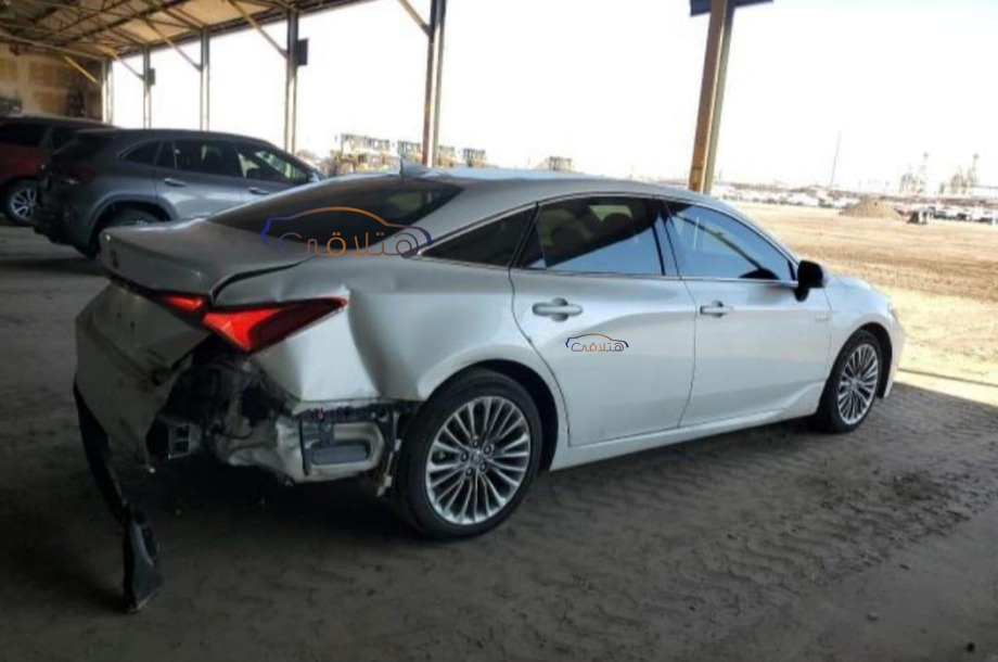 Avalon Toyota أبيض