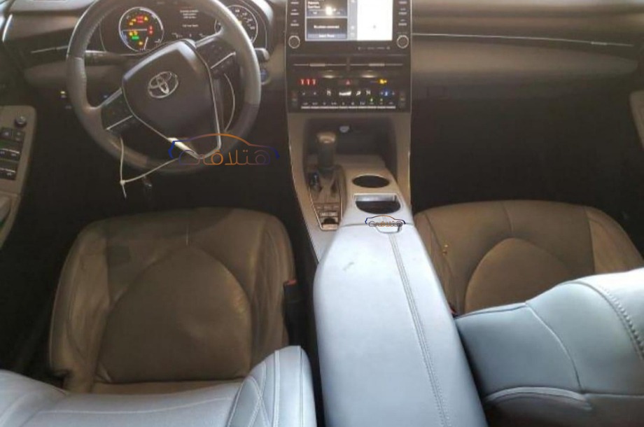 Avalon Toyota أبيض