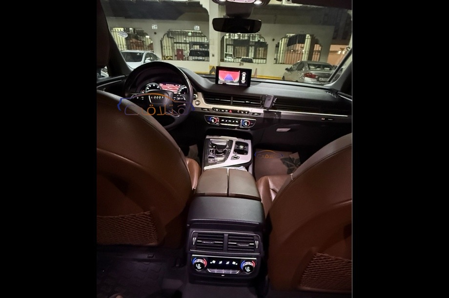 Q7 Audi ذهبي