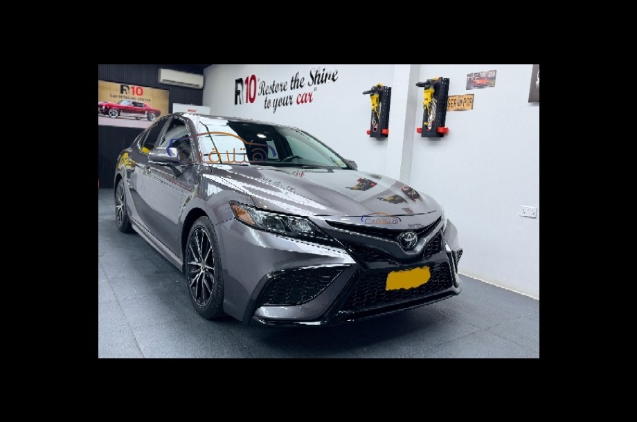 Camry Toyota فضي
