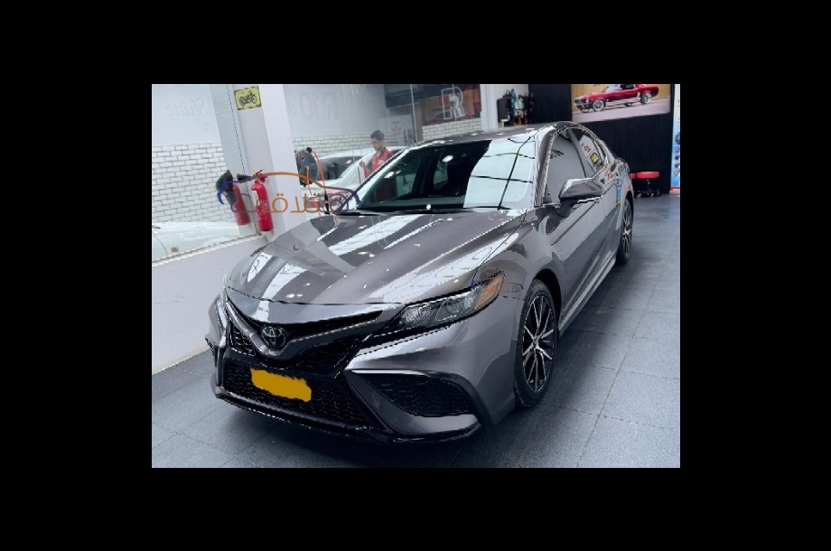 Camry Toyota فضي