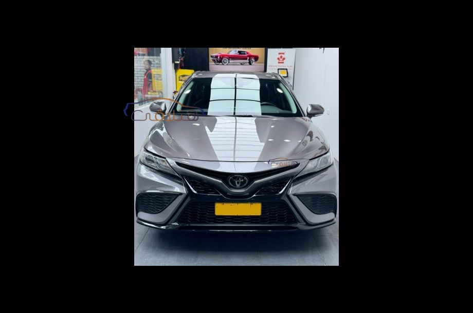 Camry Toyota فضي