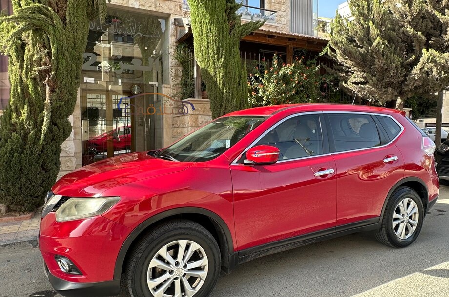 XTrail Nissan Red