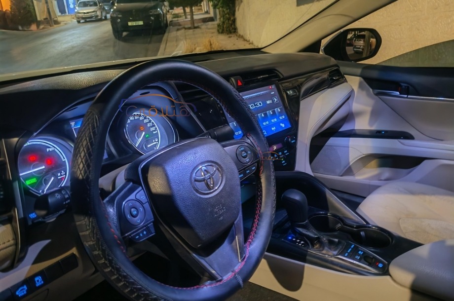 Camry Toyota أبيض