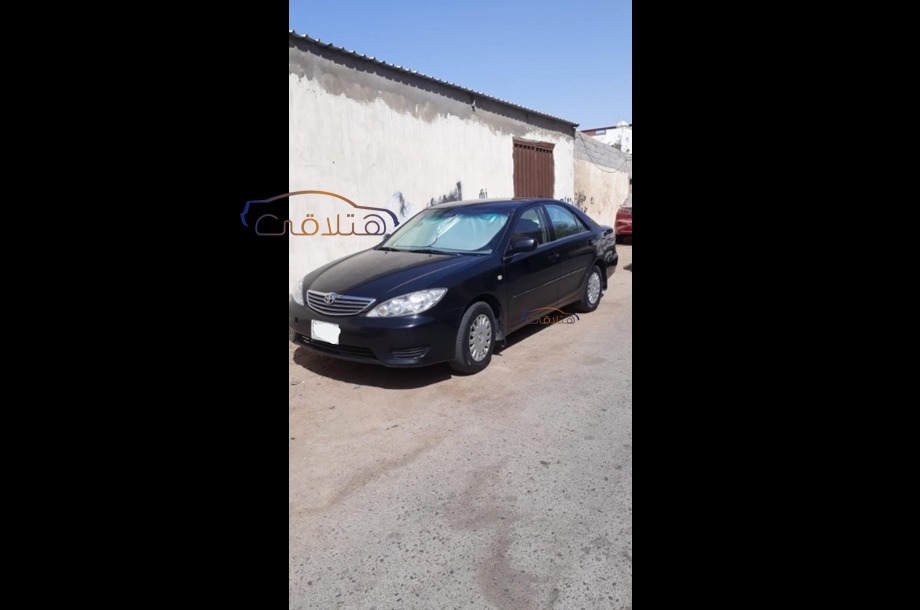Camry Toyota أسود