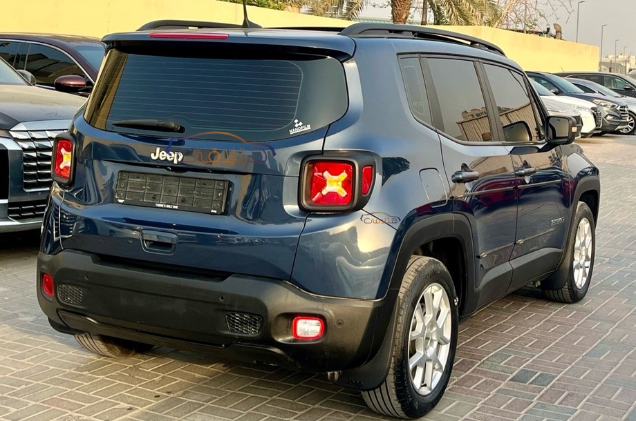 Renegade Jeep الأزرق الداكن