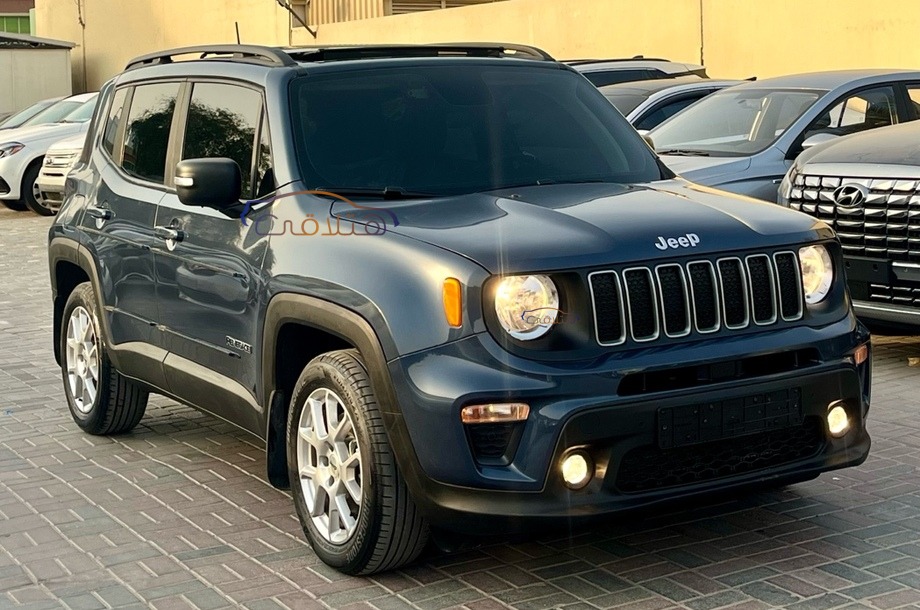 Renegade Jeep الأزرق الداكن