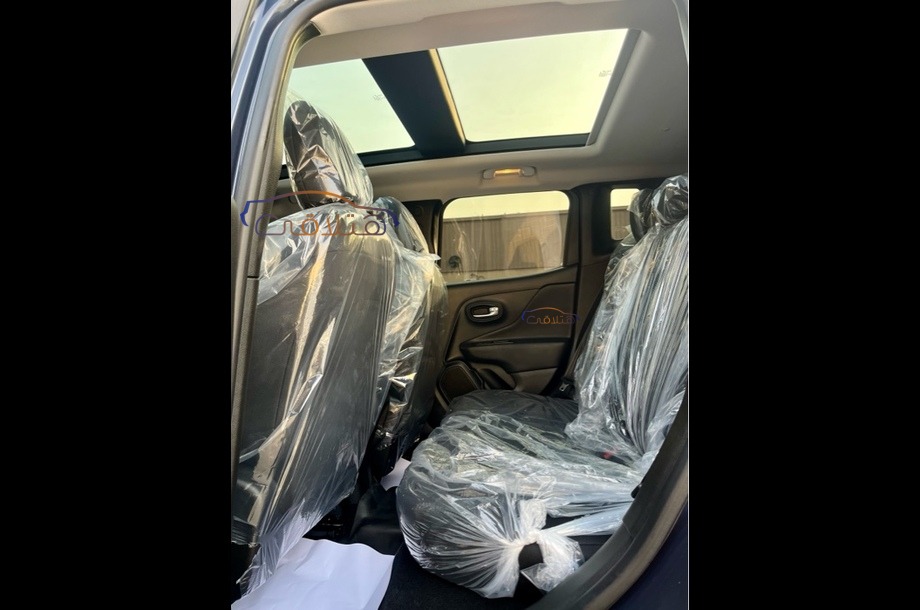 Renegade Jeep الأزرق الداكن