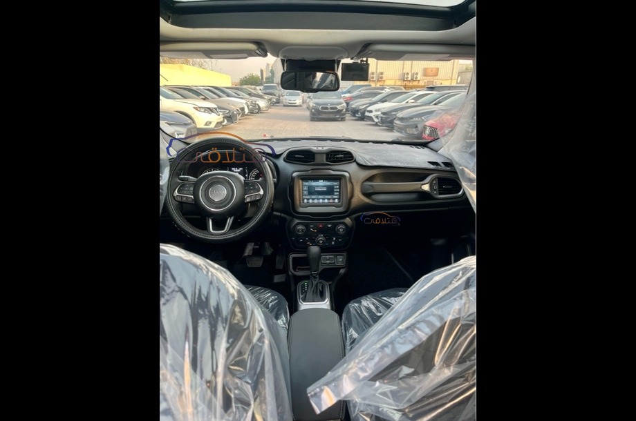 Renegade Jeep الأزرق الداكن