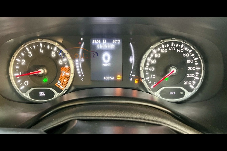 Renegade Jeep الأزرق الداكن