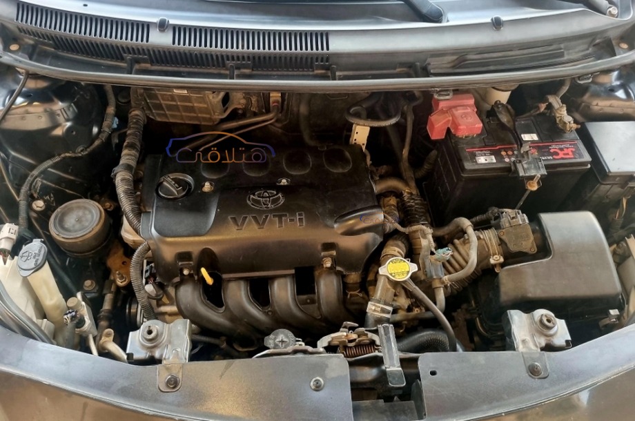 Yaris Toyota رمادي