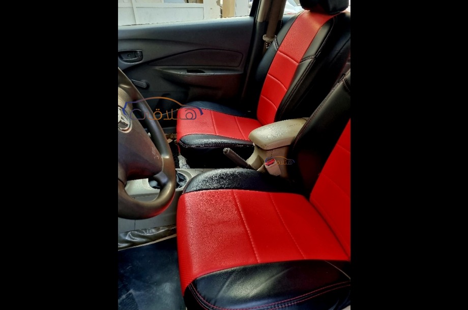 Yaris Toyota رمادي