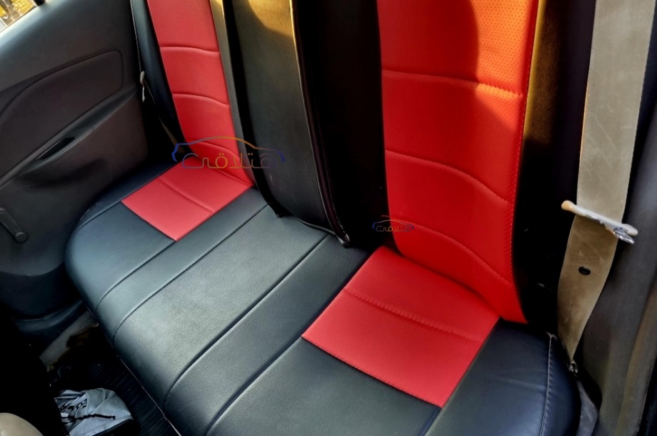 Yaris Toyota رمادي