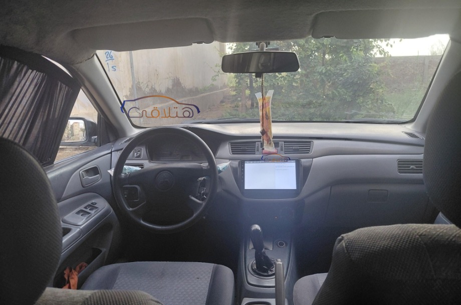 Lancer Mitsubishi فضي