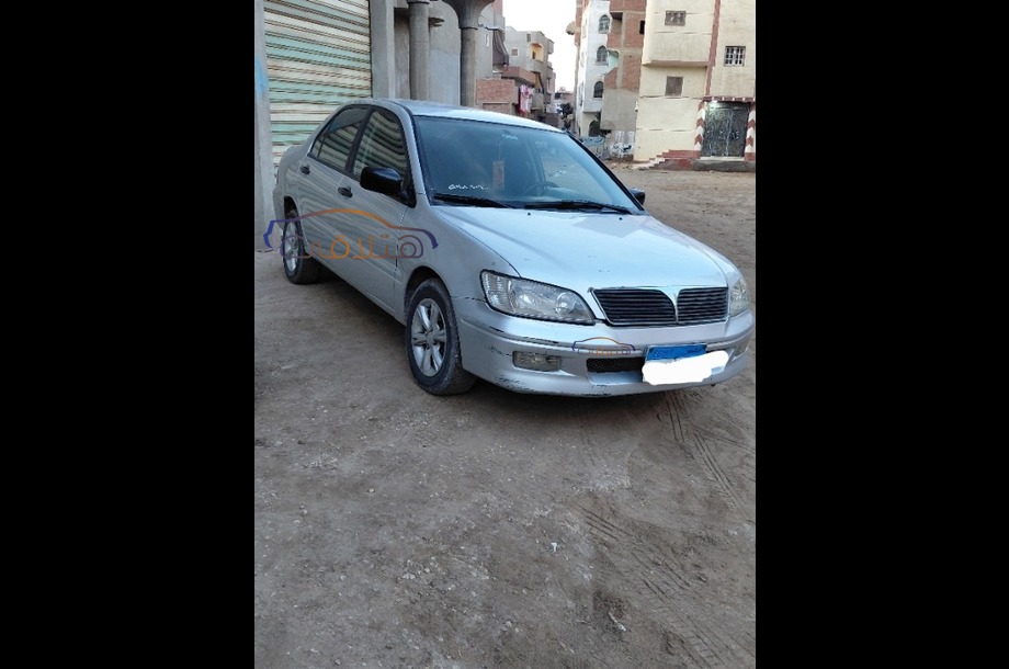 Lancer Mitsubishi فضي