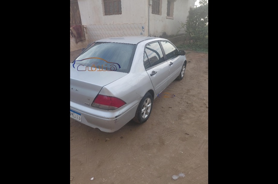 Lancer Mitsubishi فضي