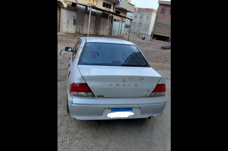 Lancer Mitsubishi فضي