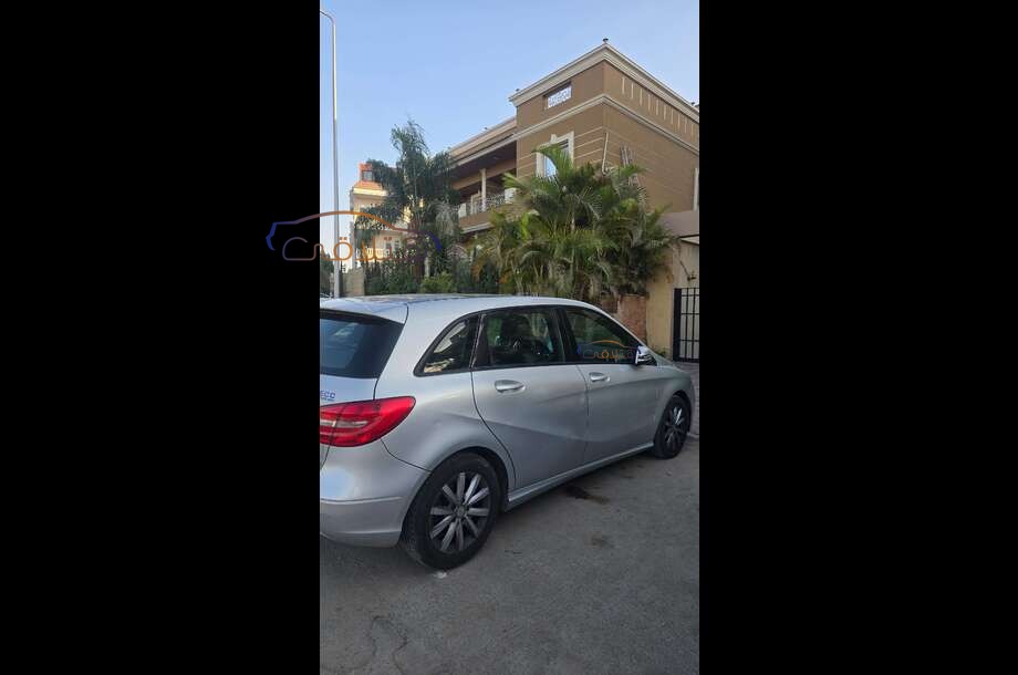 B 180 Mercedes فضي