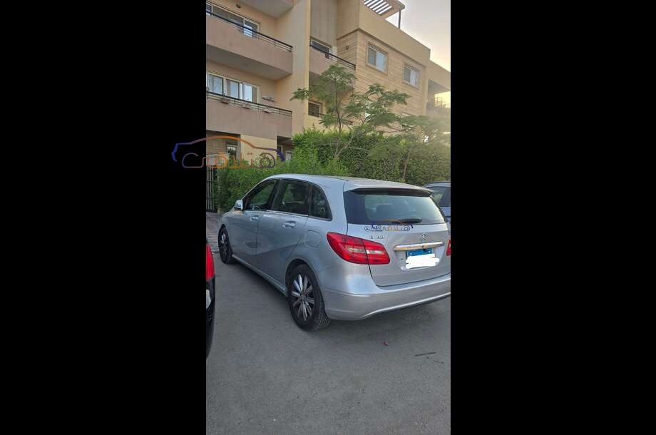 B 180 Mercedes فضي