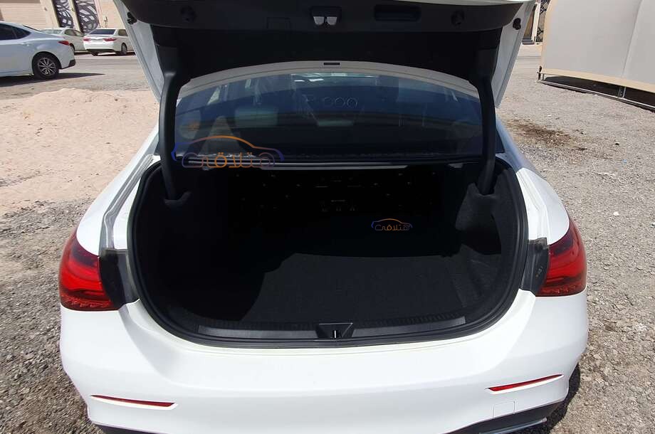 180 Mercedes أبيض